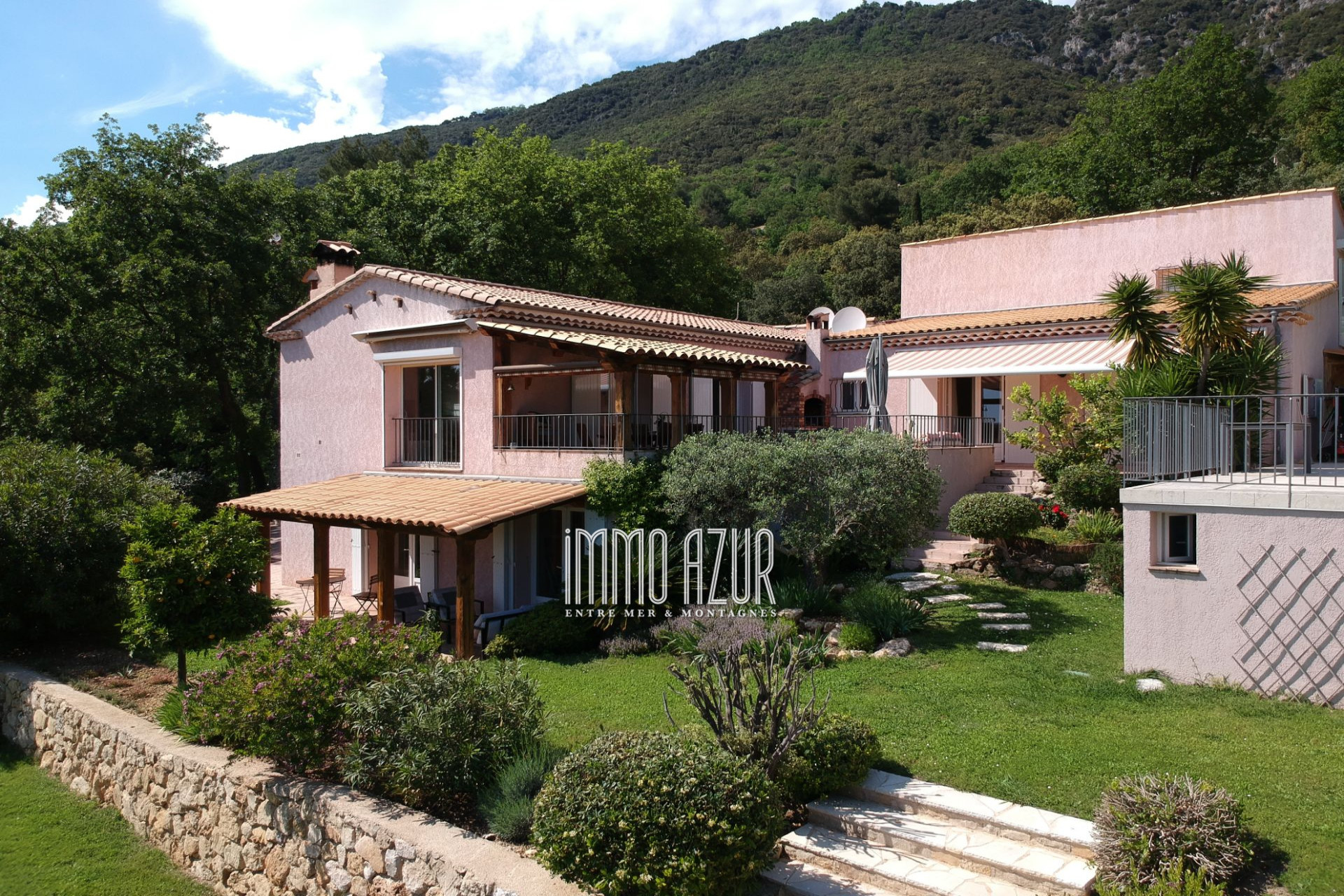 Maison 7 pièces - 248m² - TOURRETTES SUR LOUP