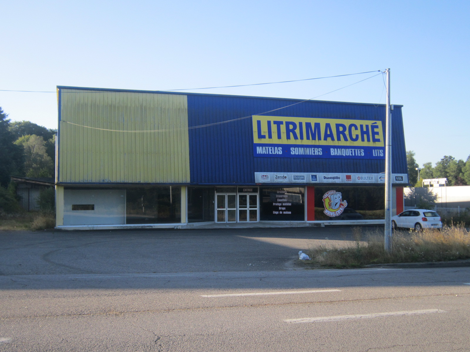 Local commercial  - 3 000m² - USSEL