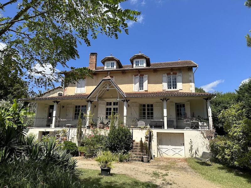 Maison 9 pièces - 380m² - MONTGUYON