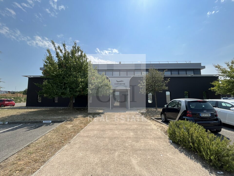 Local Professionnel  - 946m² - VAULX MILIEU