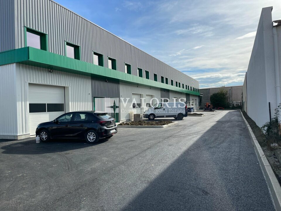 Local industriel  - 616m² - MIONS