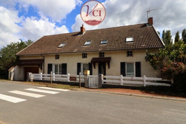 Maison 8 pièces - 150m² - CREUZIER LE VIEUX