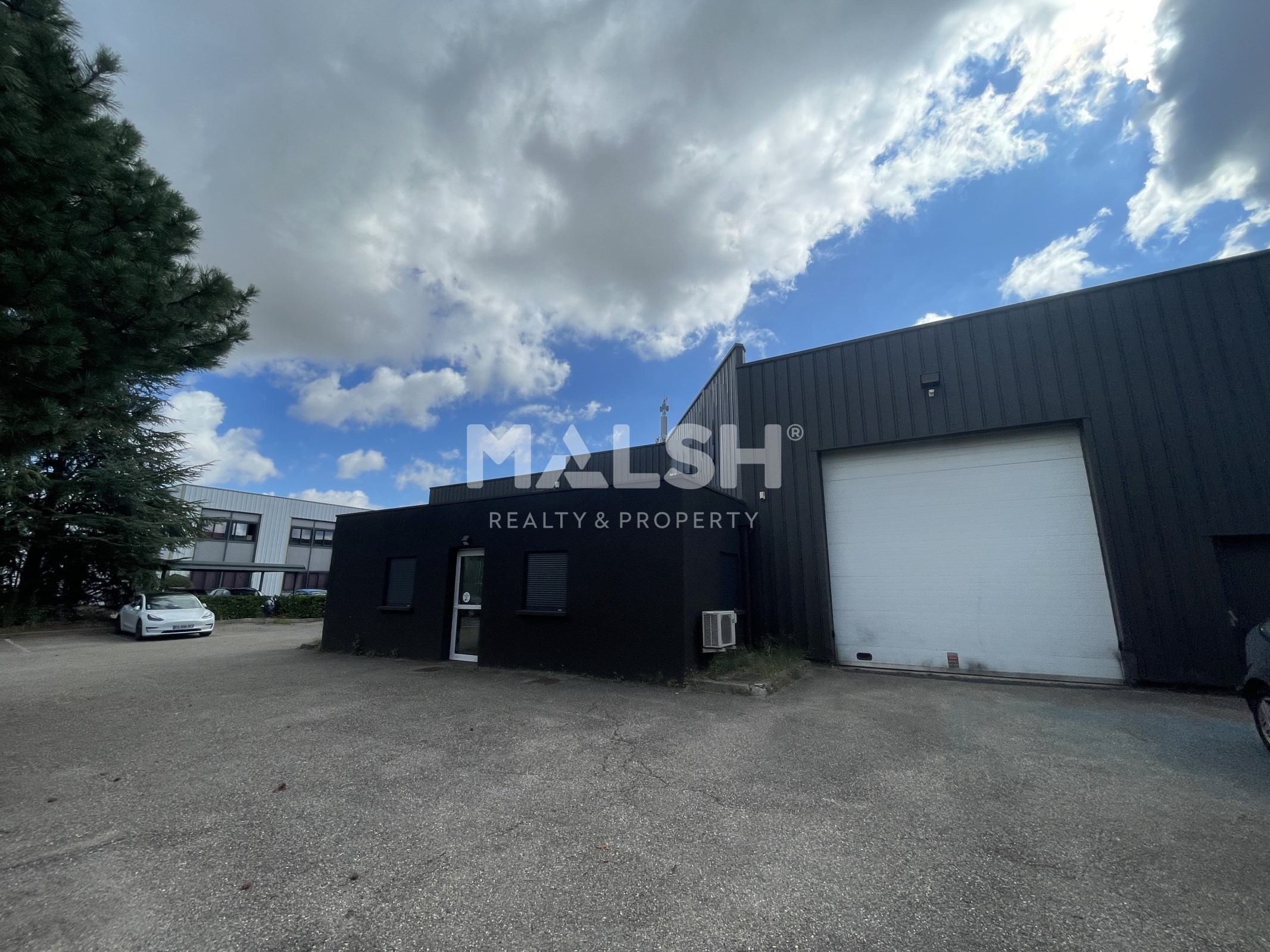 Local industriel  - 1 090m²