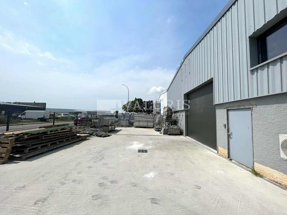 Local industriel  - 395m² - CORBAS