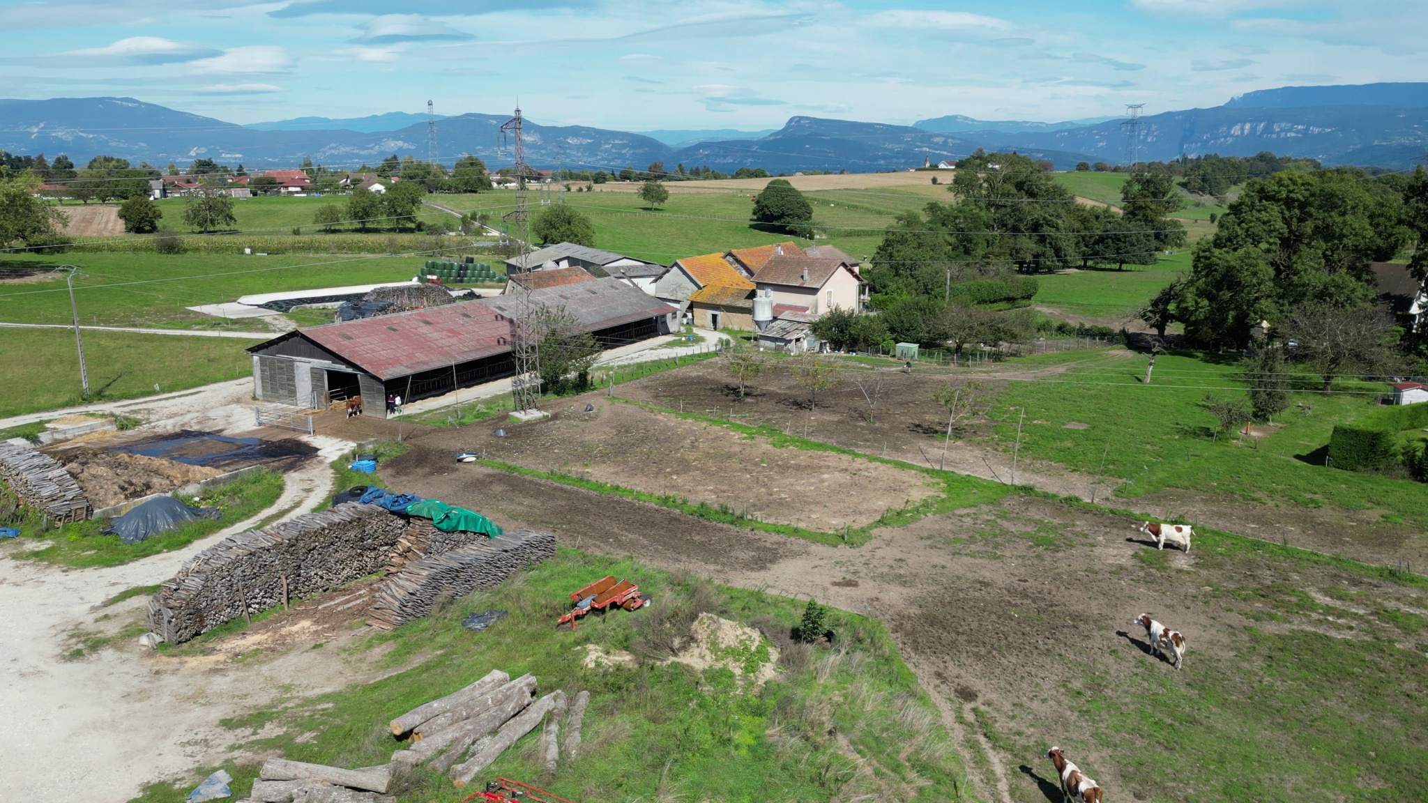 Maison  - 1 810m² - FAVERGES DE LA TOUR