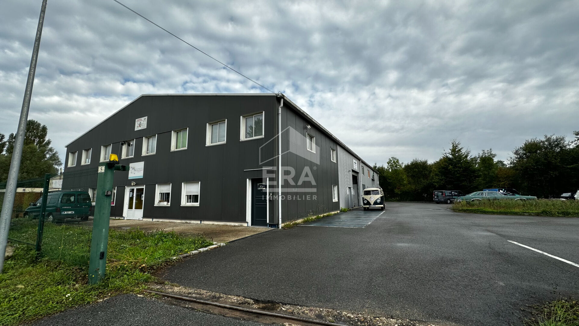 Local industriel  - 400m²