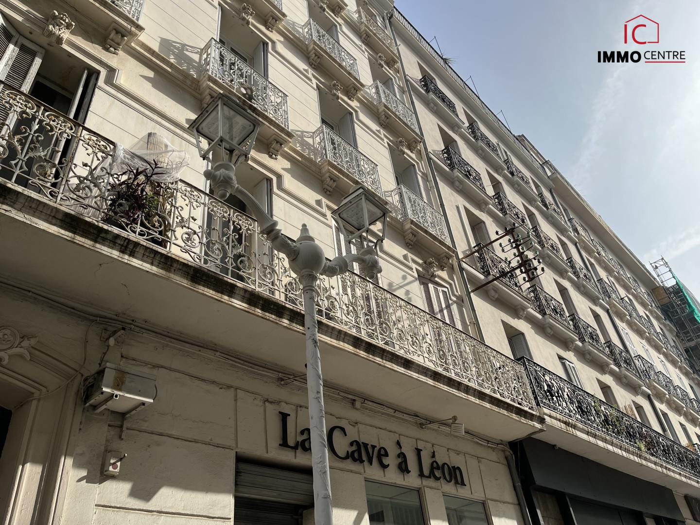 Local Professionnel  - 109m² - TOULON