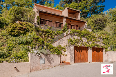 Maison 5 pièces - 110m² - COLLOBRIERES