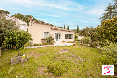 Maison 5 pièces - 94m² - COLLOBRIERES