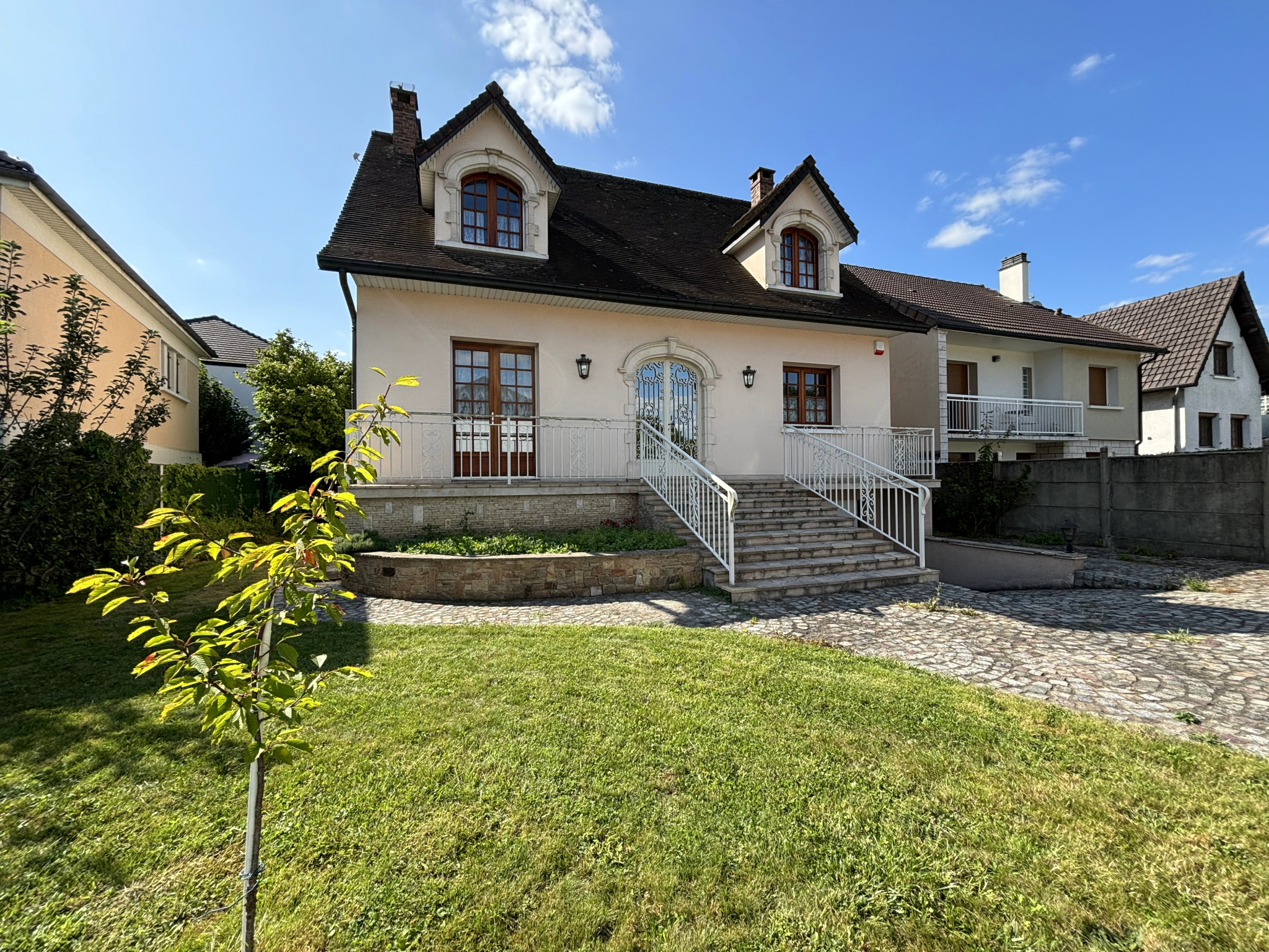 Maison 6 pièces - 140m² - LE PLESSIS TREVISE