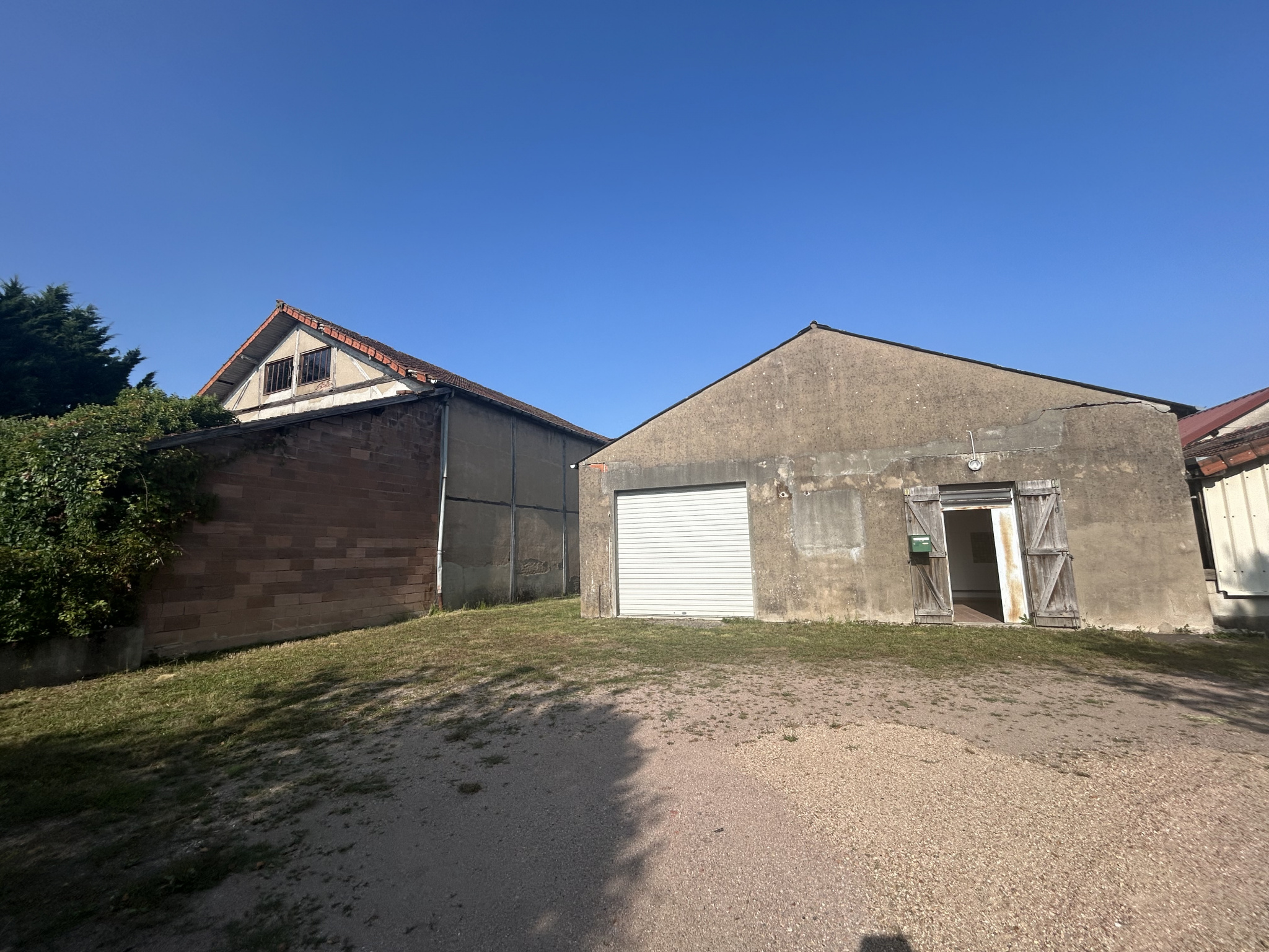 Local industriel  - 180m² - MONTCHANIN