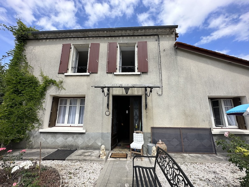 Maison 6 pièces - 147m² - BARBEZIEUX ST HILAIRE