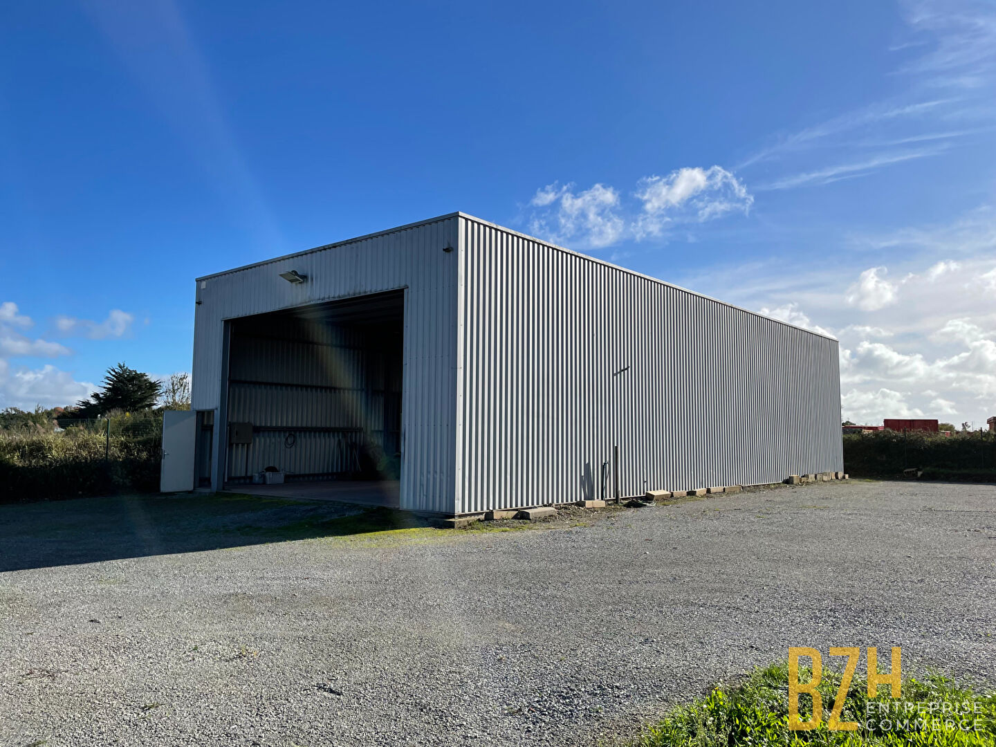 Local industriel  - 240m²