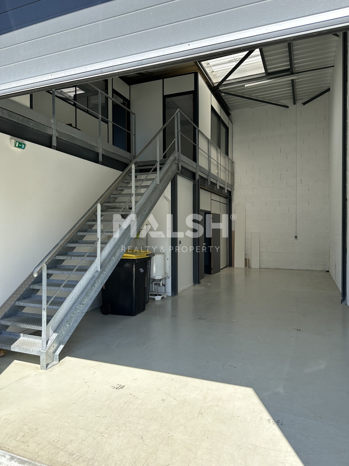 Local industriel  - 140m²