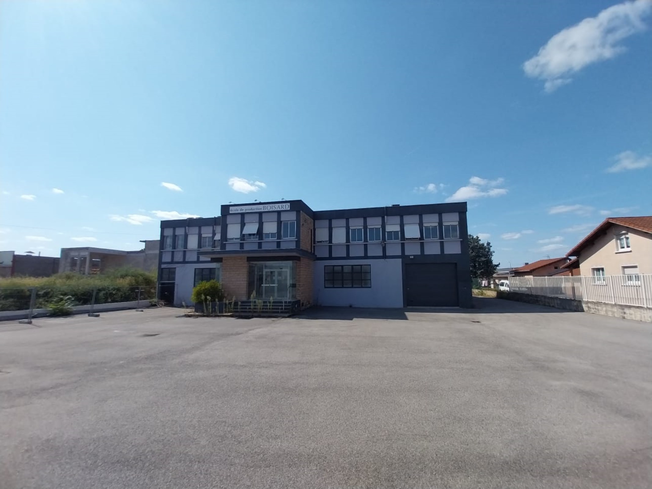 Local industriel  - 2 275m² - DECINES CHARPIEU