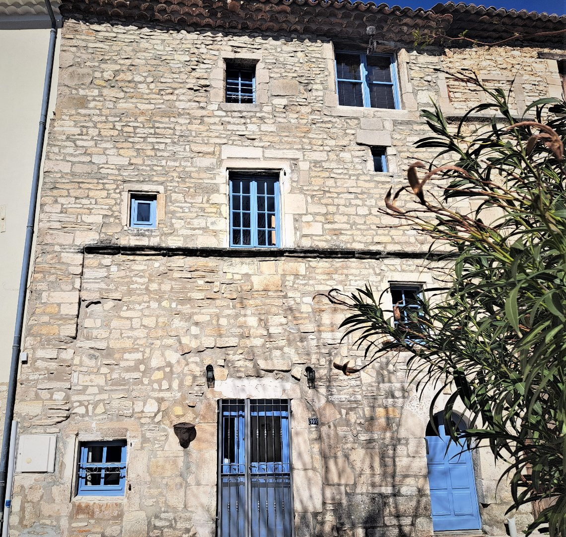 Maison 3 pièces - 94m² - BARJAC