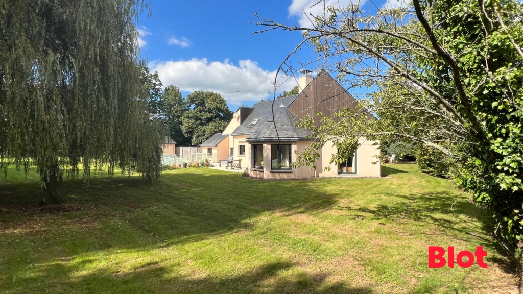 Maison 7 pièces - 163m² - ST SULPICE LA FORET