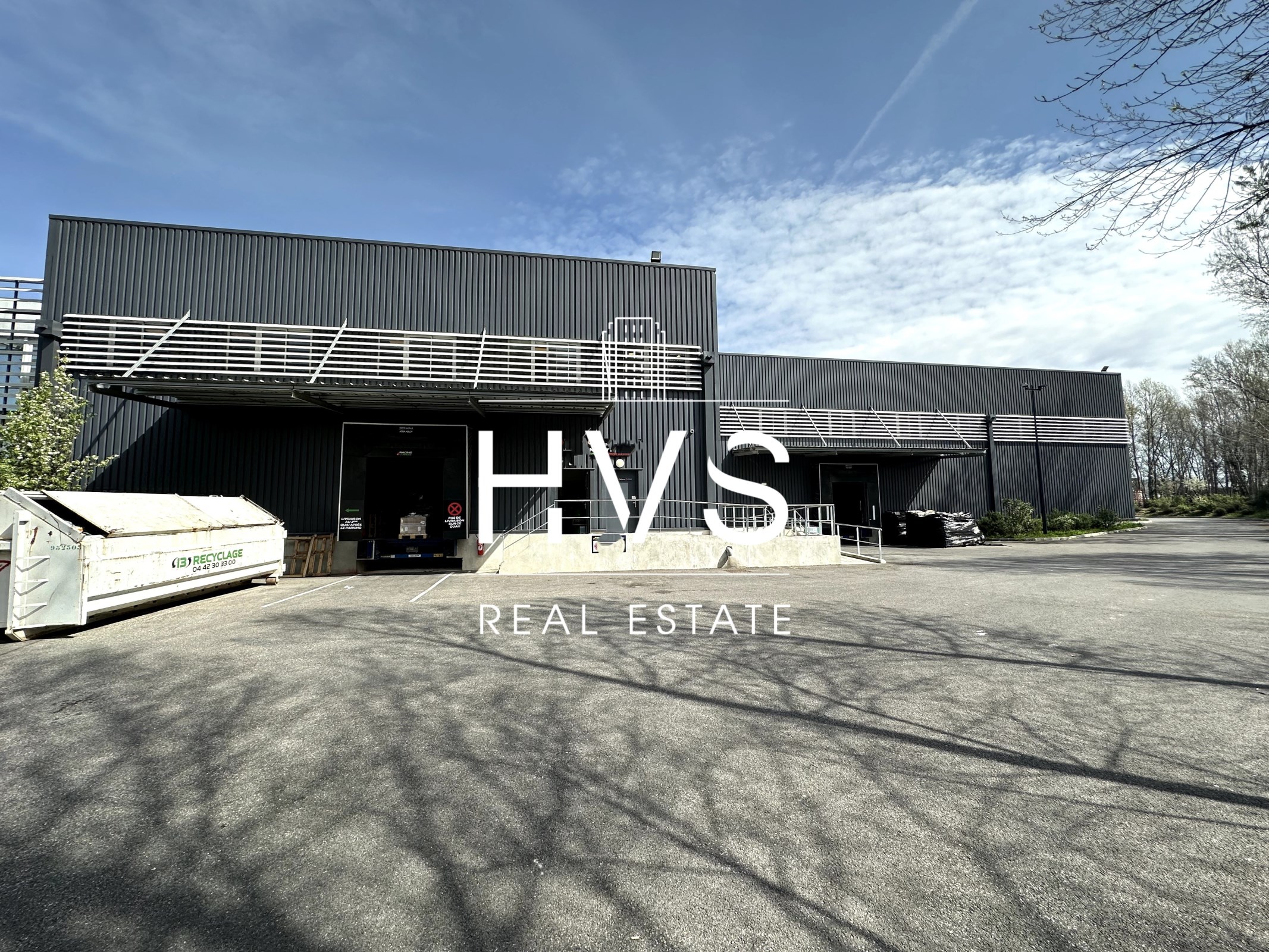 Local industriel  - 595m² - AIX EN PROVENCE