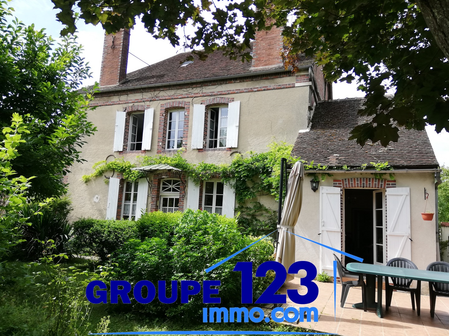 Maison 8 pièces - 142m² - LA FERTE LOUPIERE