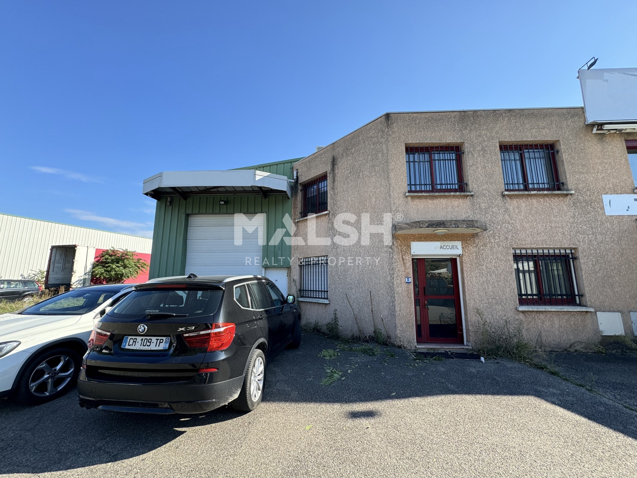 Local industriel  - 325m²