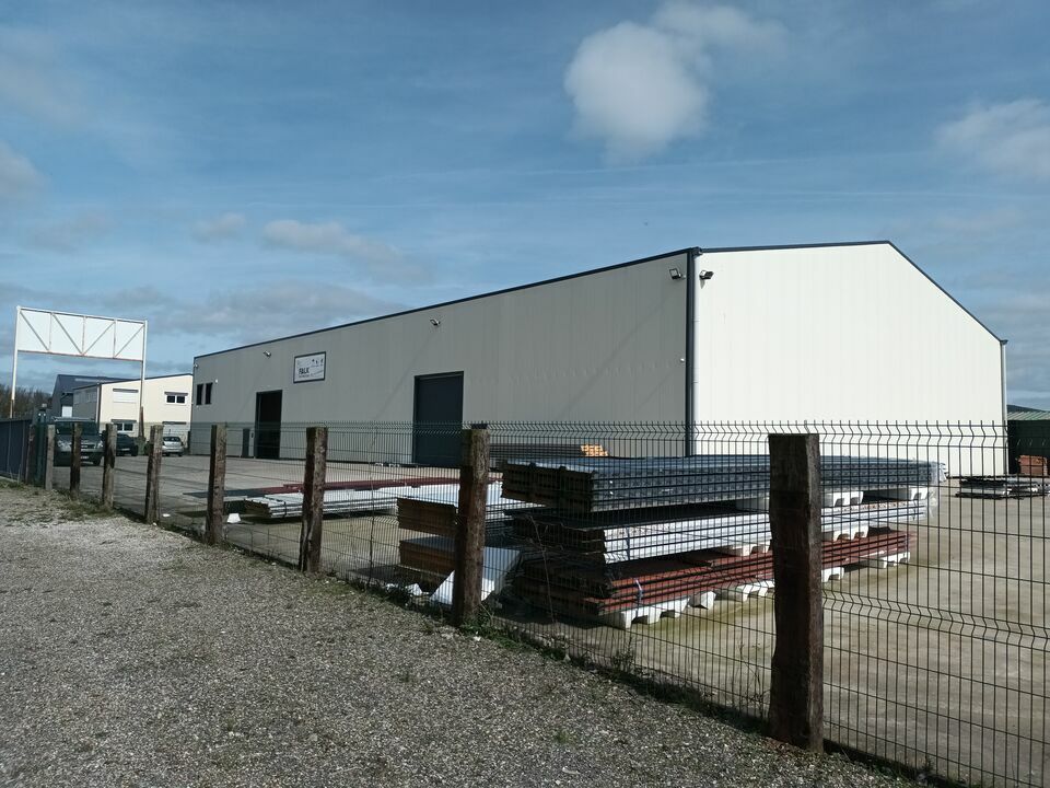 Local industriel  - 1 500m² - LA TRINITE DE THOUBERVILLE