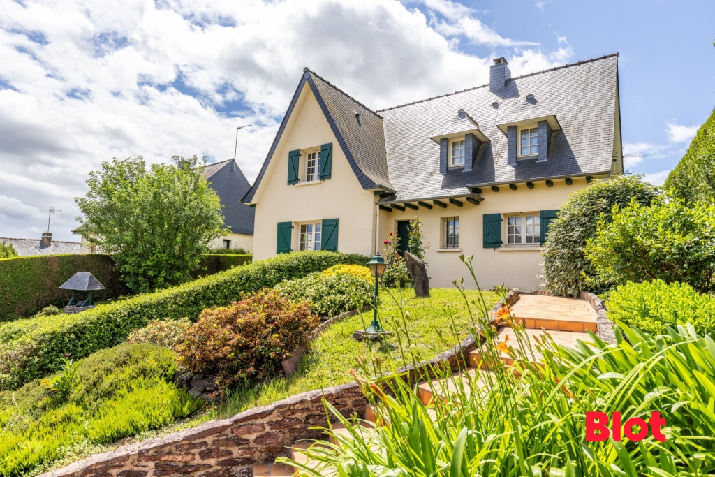 Maison 6 pièces - 140m² - CHARTRES DE BRETAGNE