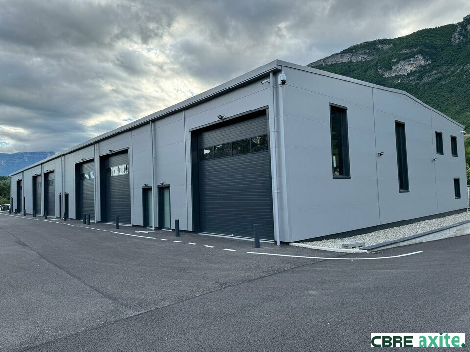 Local industriel  - 600m² - ARBIN