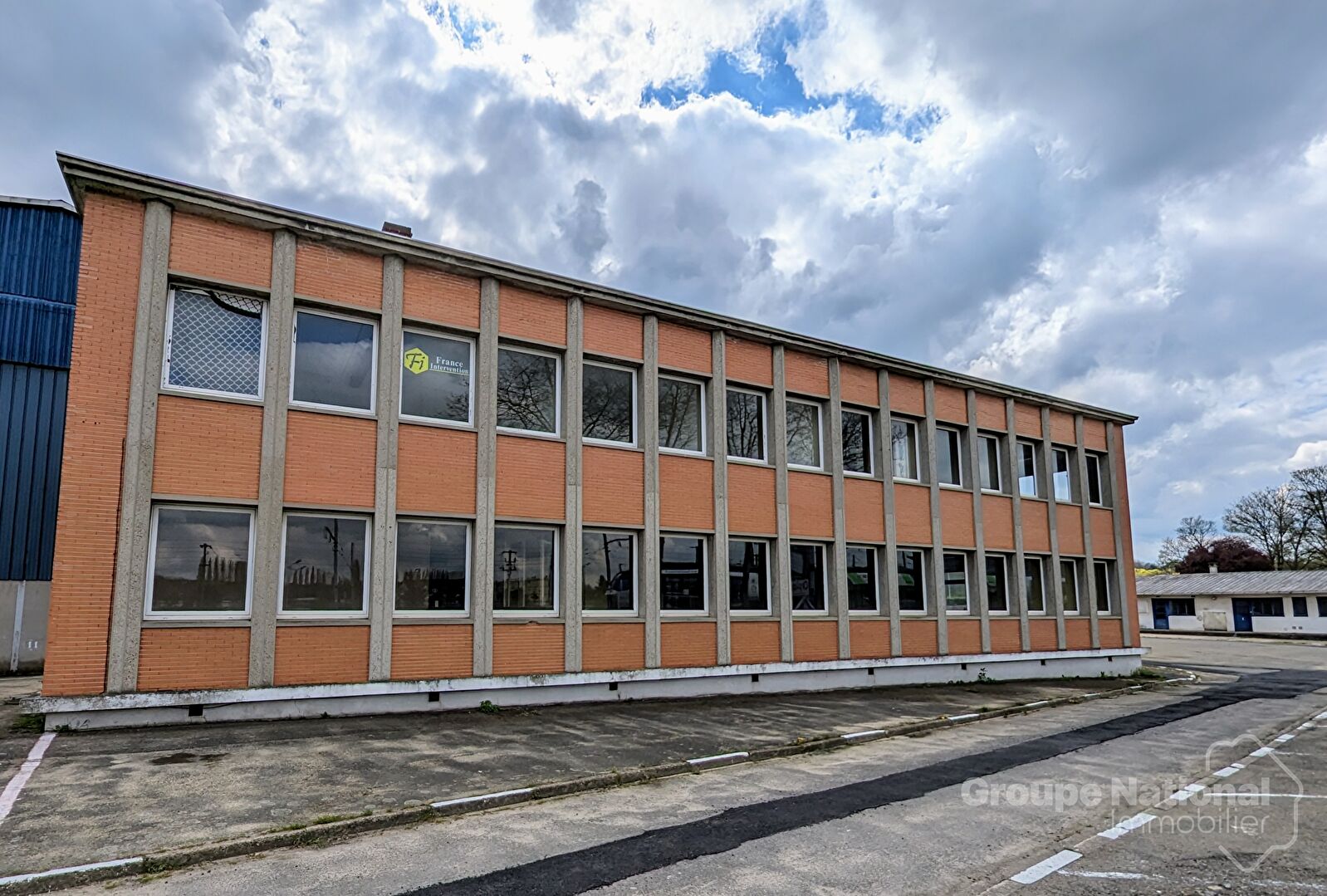 Local industriel  - 230m²