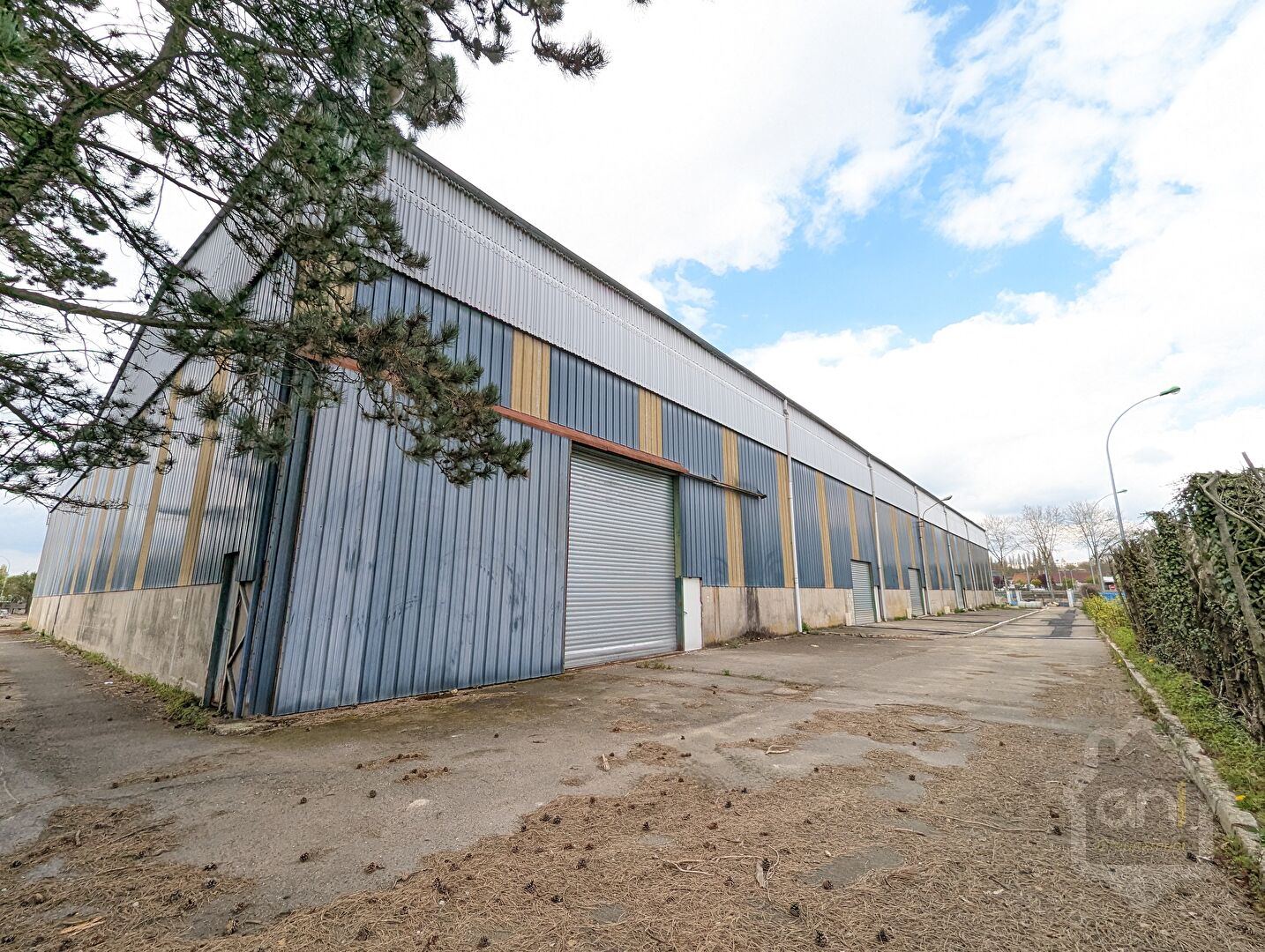 Local industriel  - 293m²