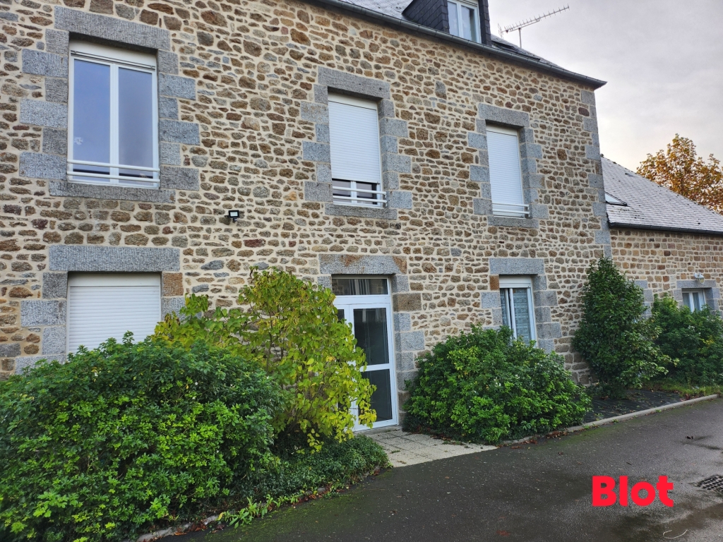 Immeuble  - 262m² - ST BRICE EN COGLES