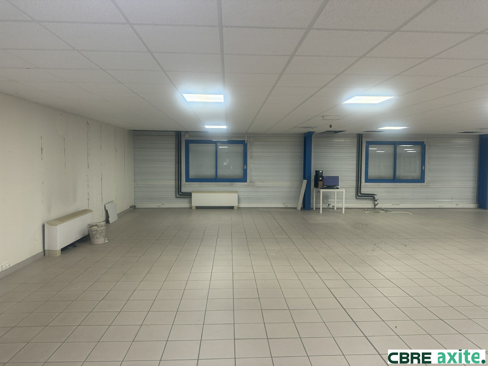 Local Professionnel  - 398m² - BEAUREPAIRE