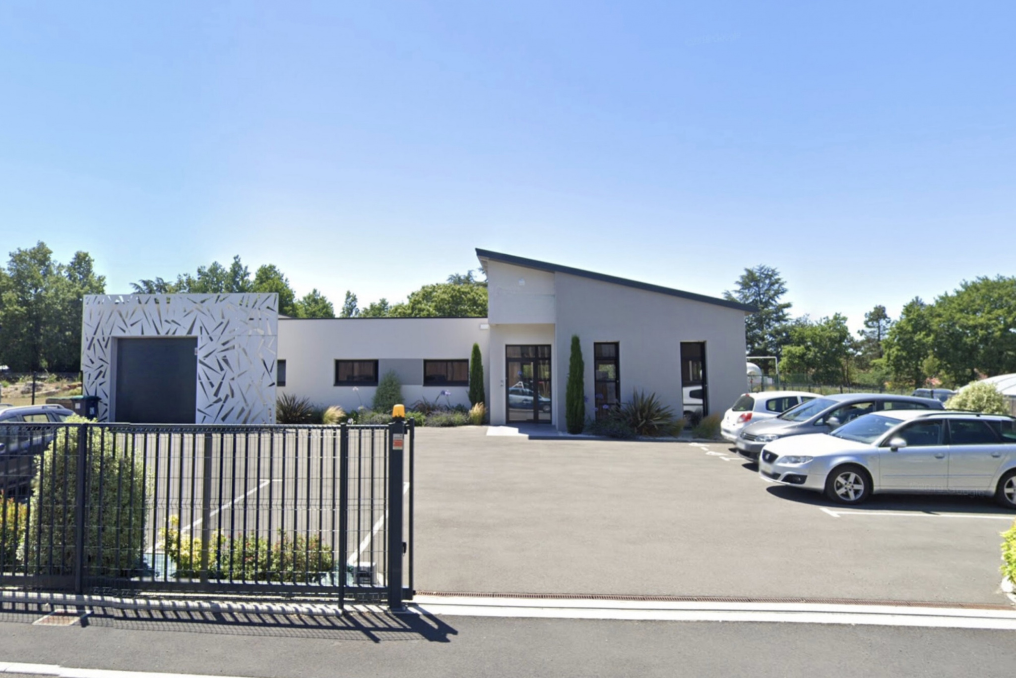 Local Professionnel  - 207m² - REMOUILLE