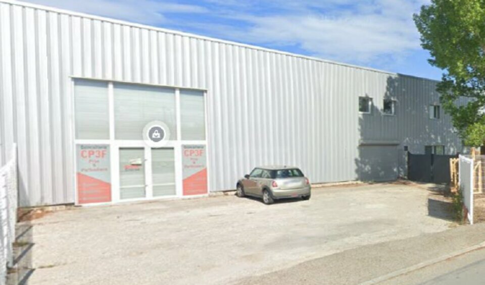 Local industriel  - 330m² - CARPENTRAS