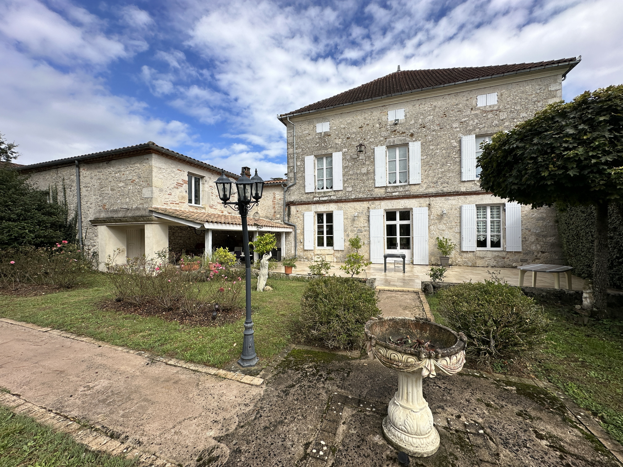 Maison 8 pièces - 390m² - LAYRAC