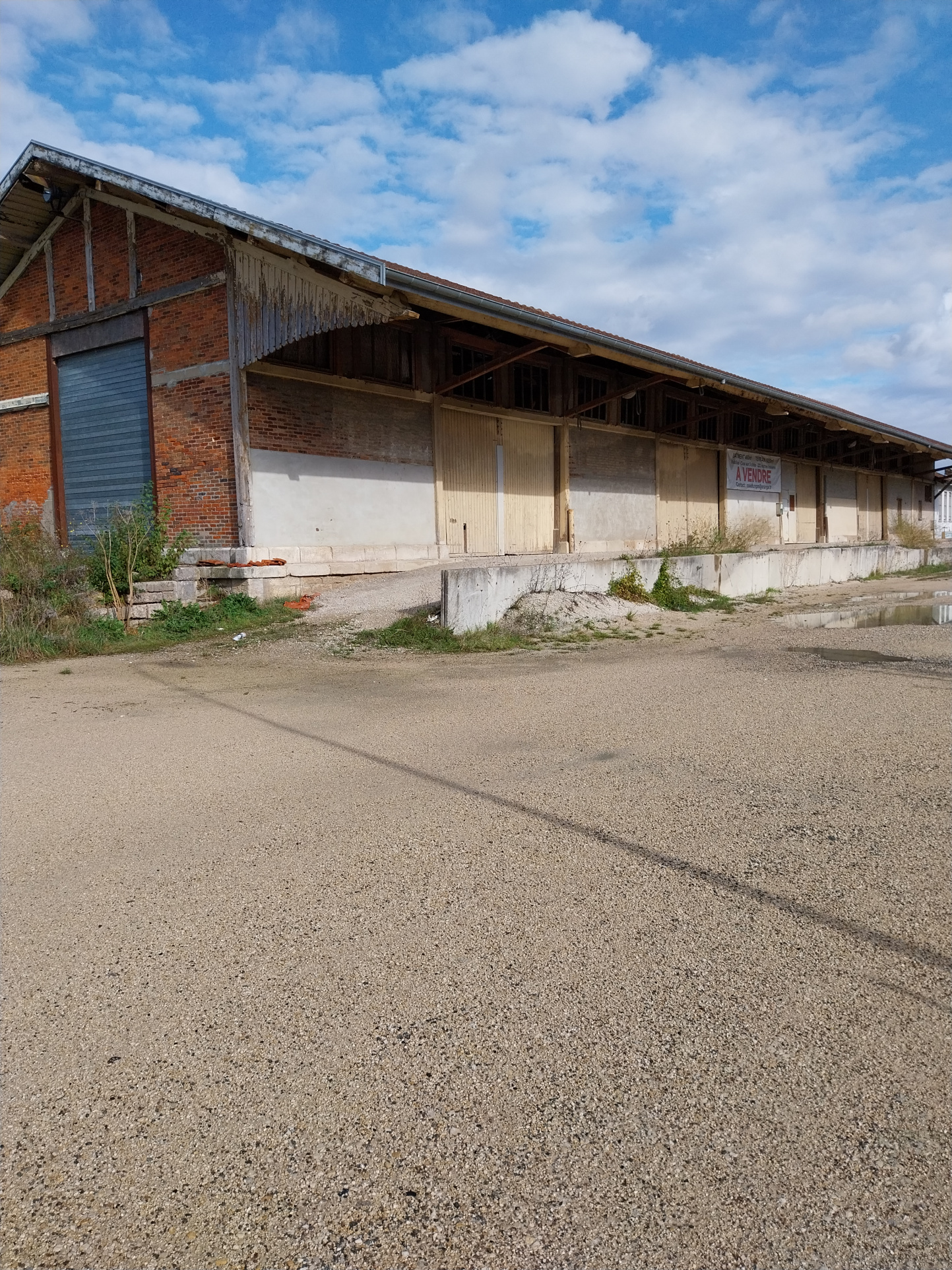 Local industriel  - 500m² - BAR SUR AUBE