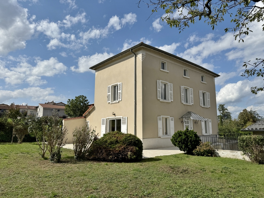 Maison 4 pièces - 187m² - ST GENIS LES OLLIERES