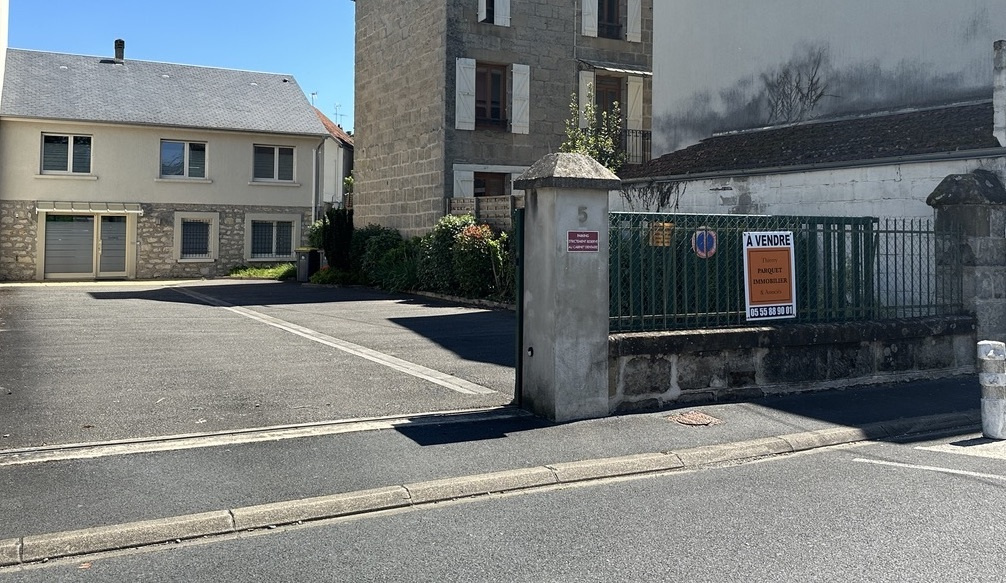 Local Professionnel  - 165m² - BRIVE LA GAILLARDE