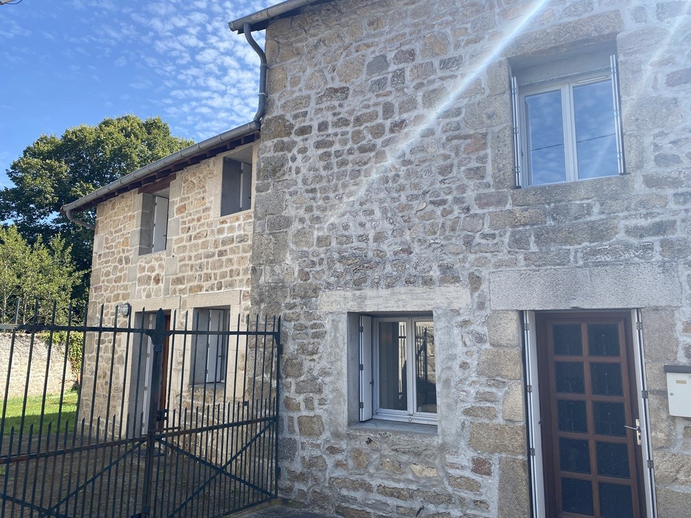 Maison 5 pièces - 112m² - PEYRAT LE CHATEAU