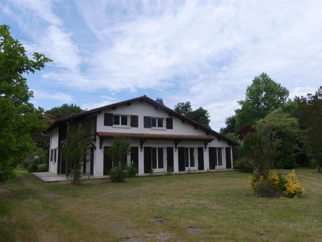 Maison 5 pièces - 147m² - ARENGOSSE