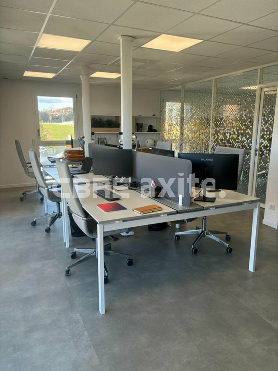 Local Professionnel  - 86m² - ST MARTIN BELLEVUE