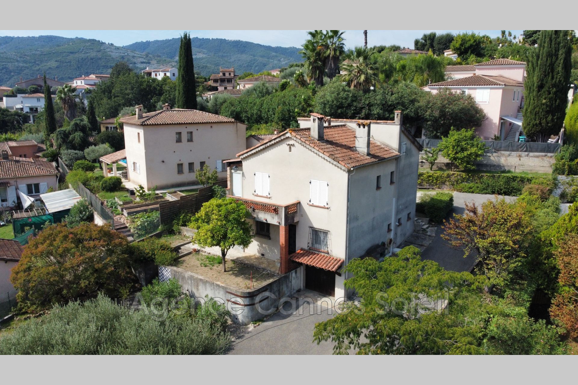 Maison 6 pièces - 130m² - LA ROQUETTE SUR SIAGNE