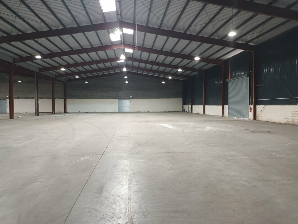 Local industriel  - 3 170m² - MARTOT