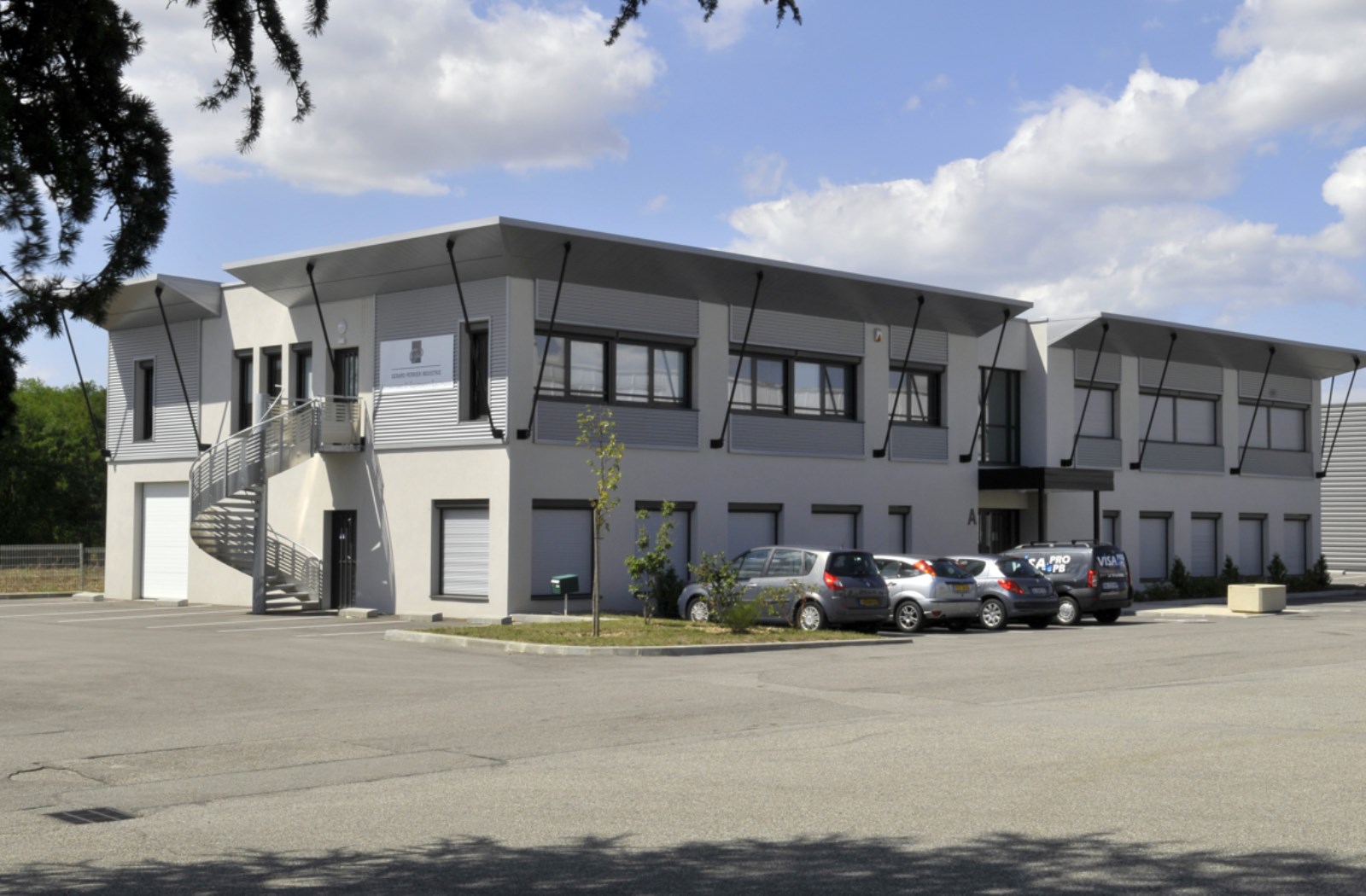 Local Professionnel  - 457m² - ST PRIEST