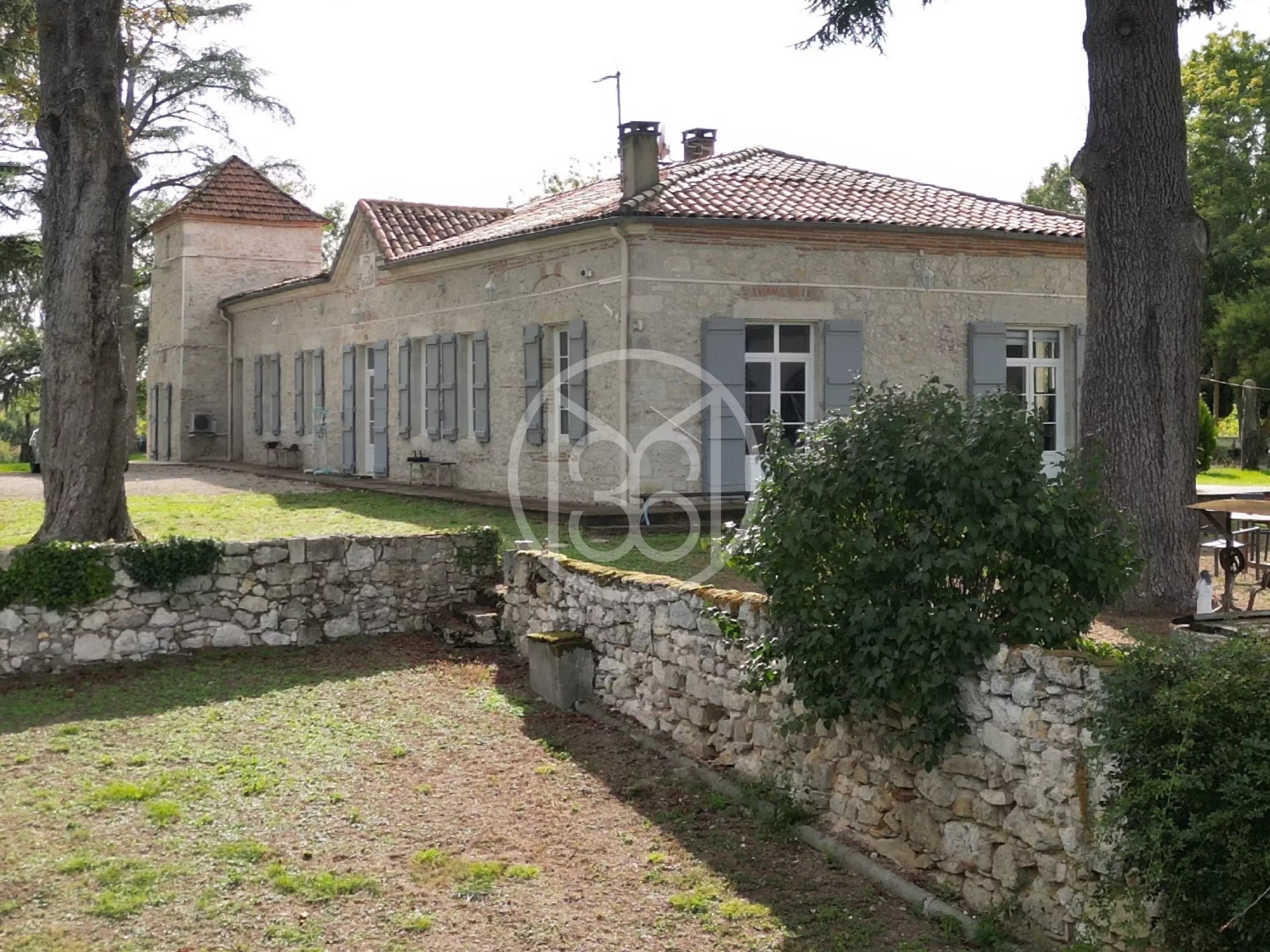 Maison 9 pièces - 436m² - LAYRAC