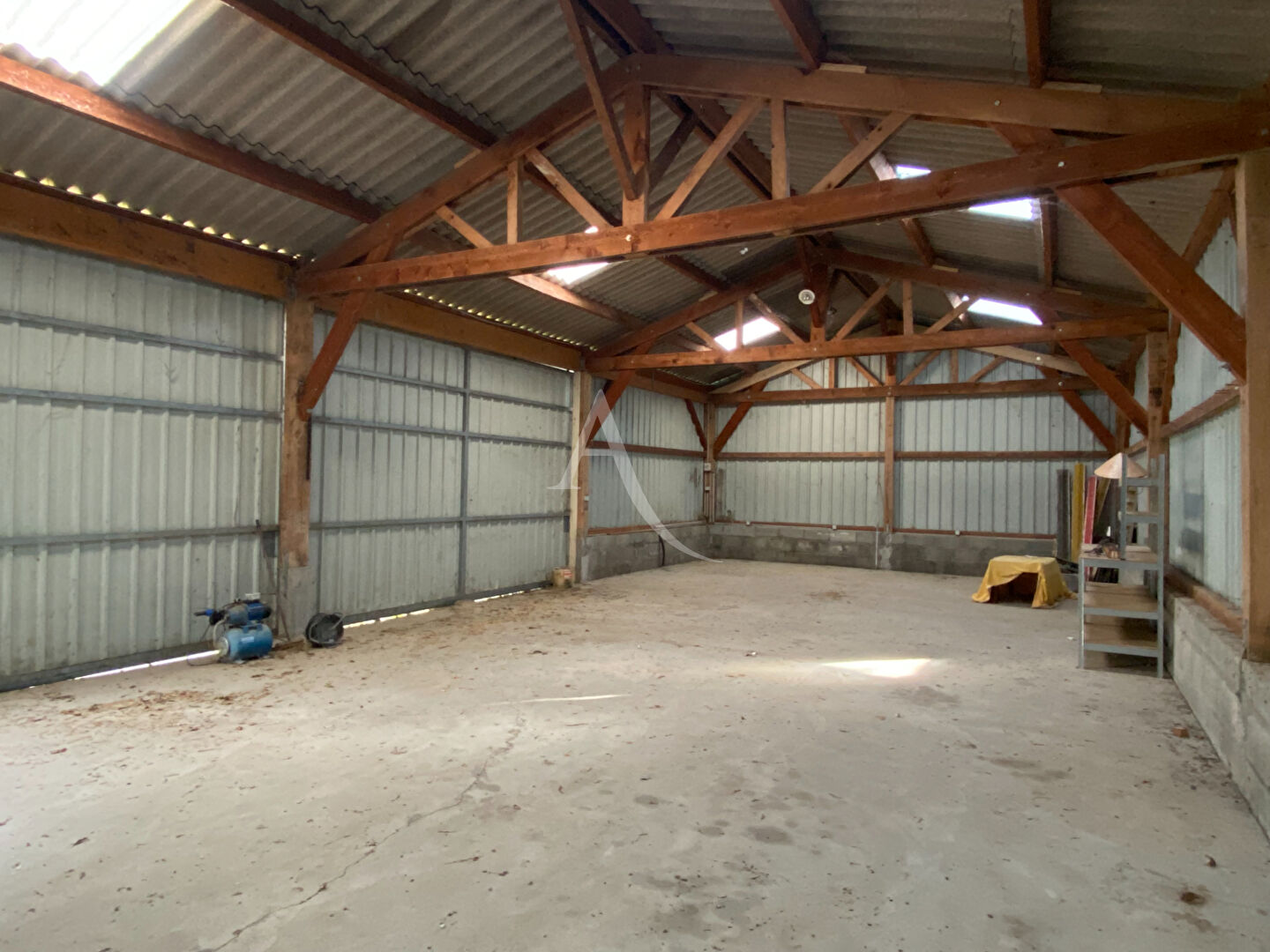 Local industriel  - 152m² - LA MENITRE