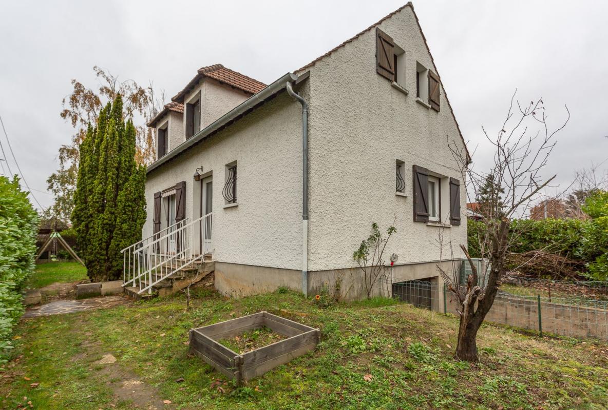 Maison 5 pièces - 115m² - STE GENEVIEVE DES BOIS