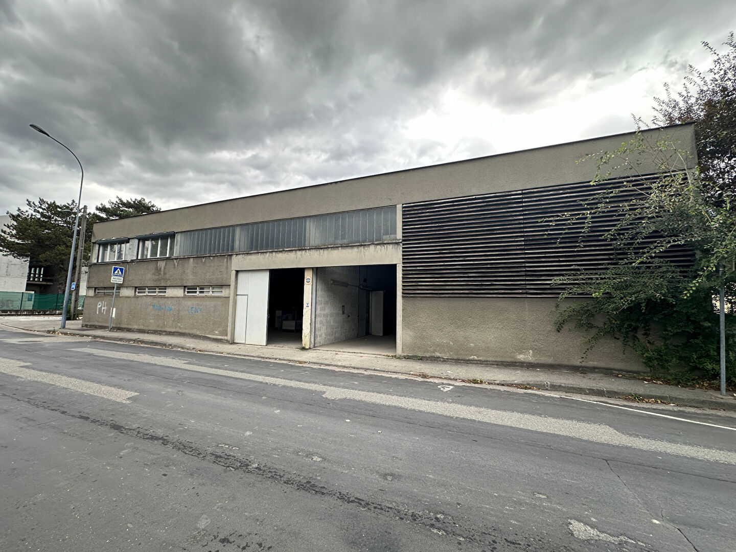 Local industriel  - 415m²