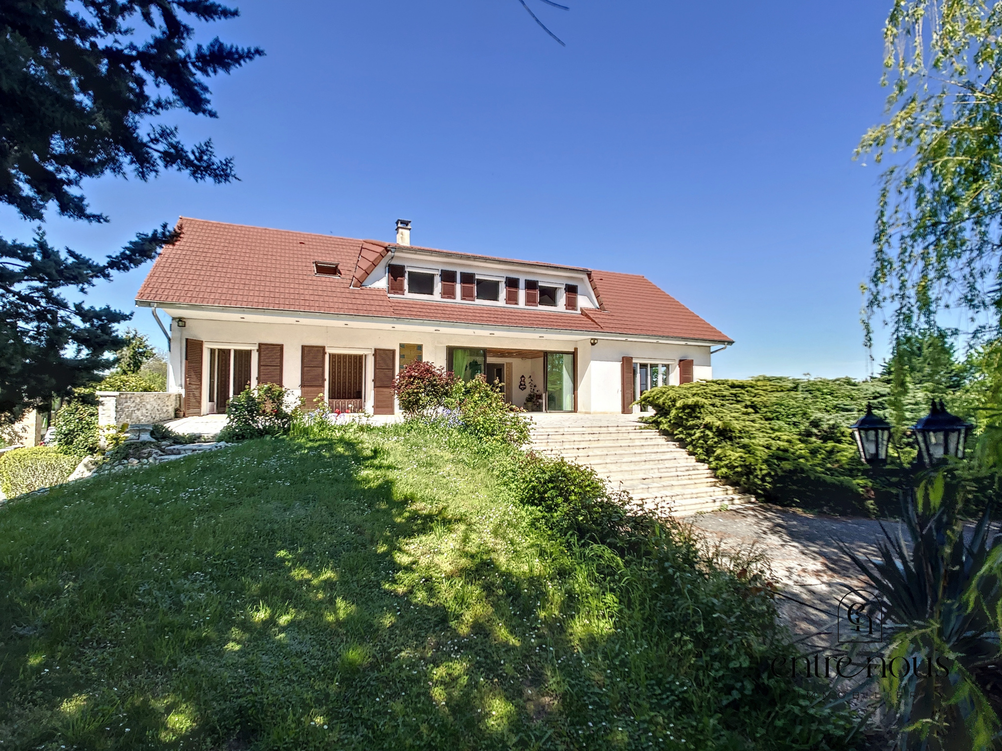 Maison 5 pièces - 245m² - CESSIEU