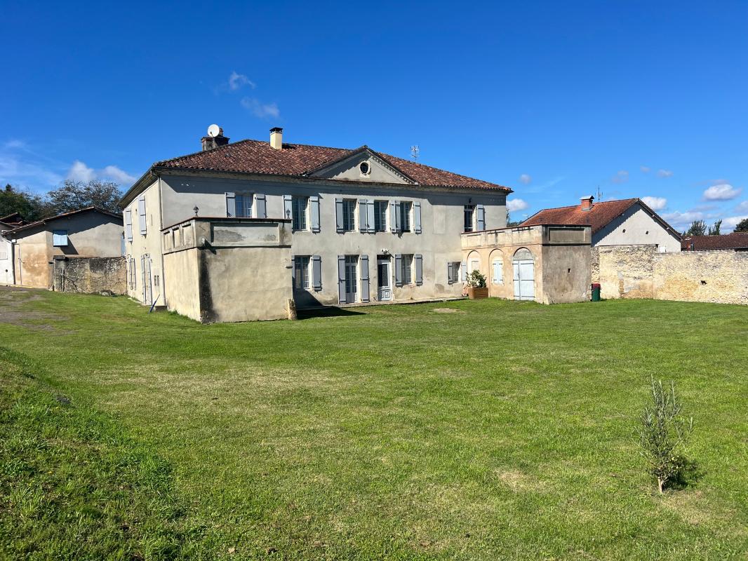 Maison 7 pièces - 365m² - ROQUEFORT