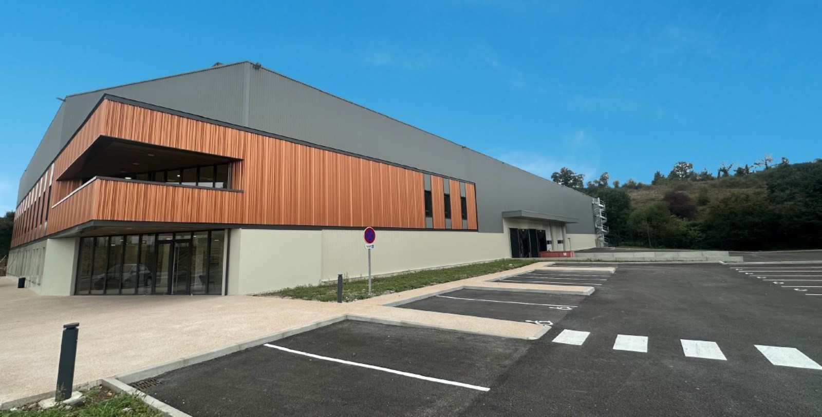 Local industriel  - 4 564m²